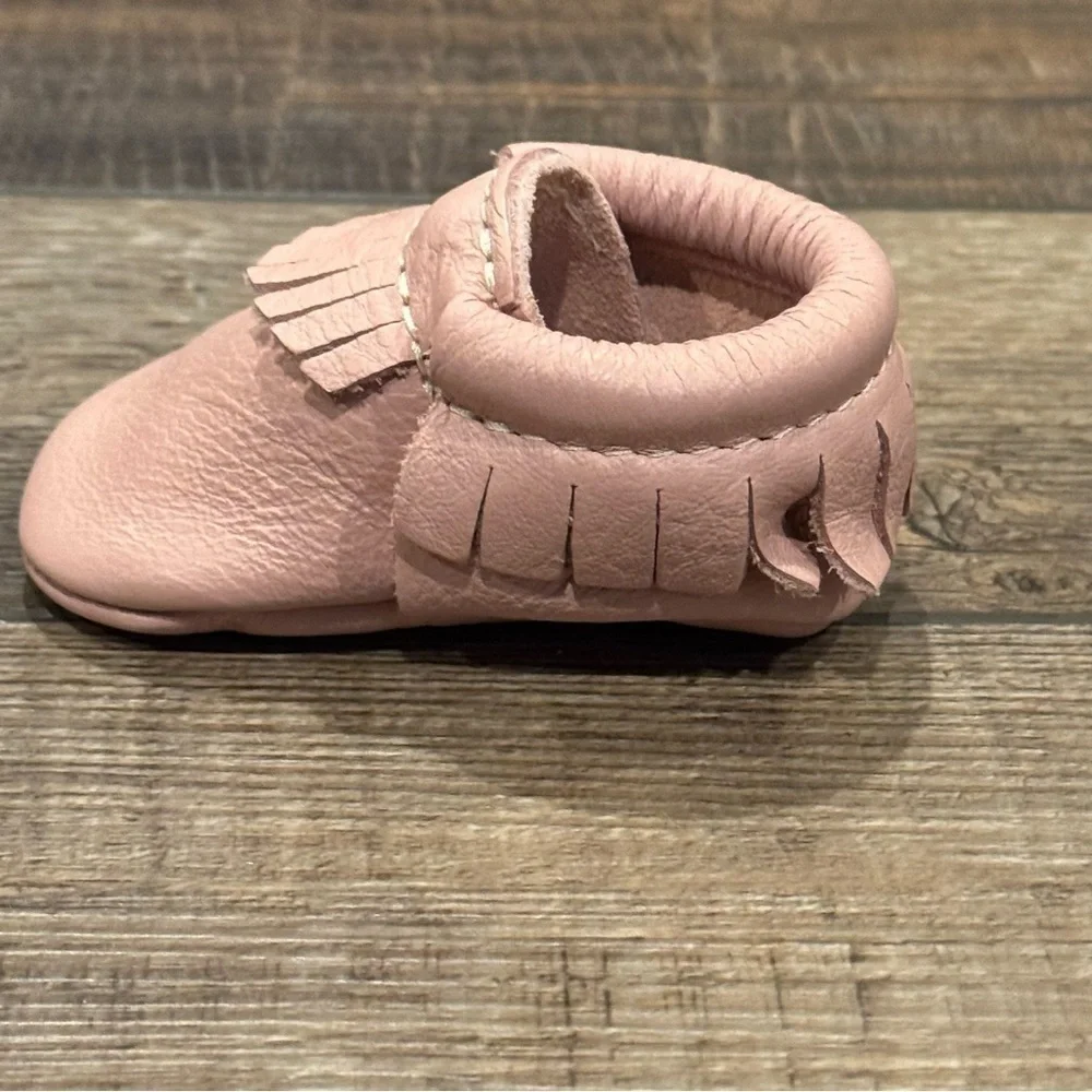 Freshly Picked Moccasin Blush Pink Leather Fringe Sz 1 Soft Sole Baby Shoes EUC